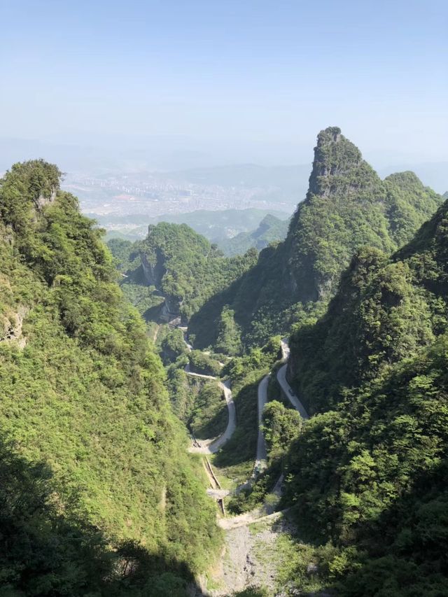 想要一睹中國最美山水的風采嗎？那就來張家界吧！