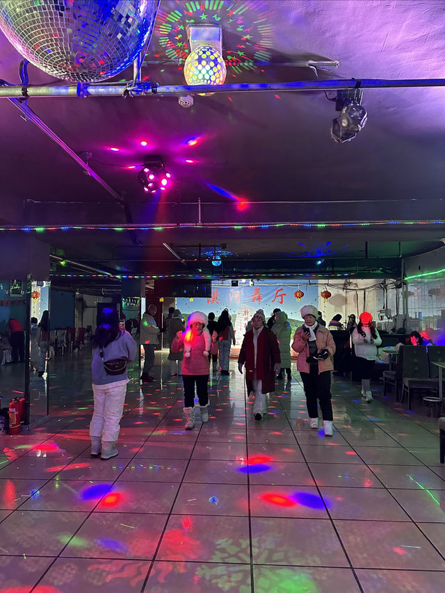 三千里 偶然見過你，花園裡 有裙翩舞起