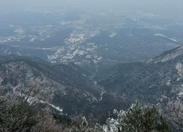 飛流直下三千尺，疑是銀河落九天——廬山