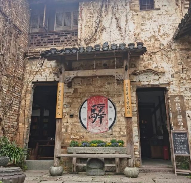 三月賞花去篁嶺，萬畝油菜花海
