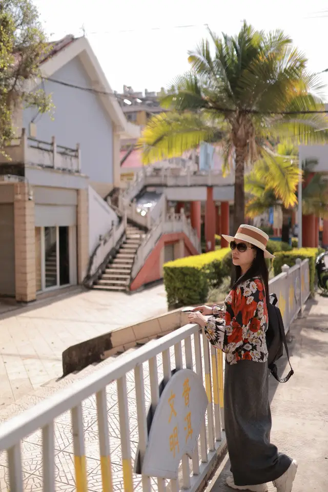 Pu'er | Strolling around May 1st Street