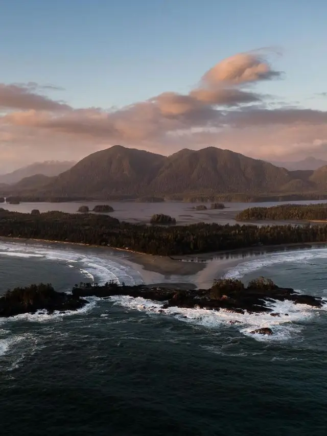 Wild Wonders of Tofino: Coastlines, Forests, and Adventures 🌊🌲🇨🇦