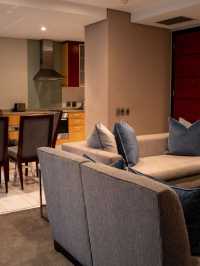 🌟🏨 Sandton's Stylish Sleeps: Raphael Suites! 🛌✨
