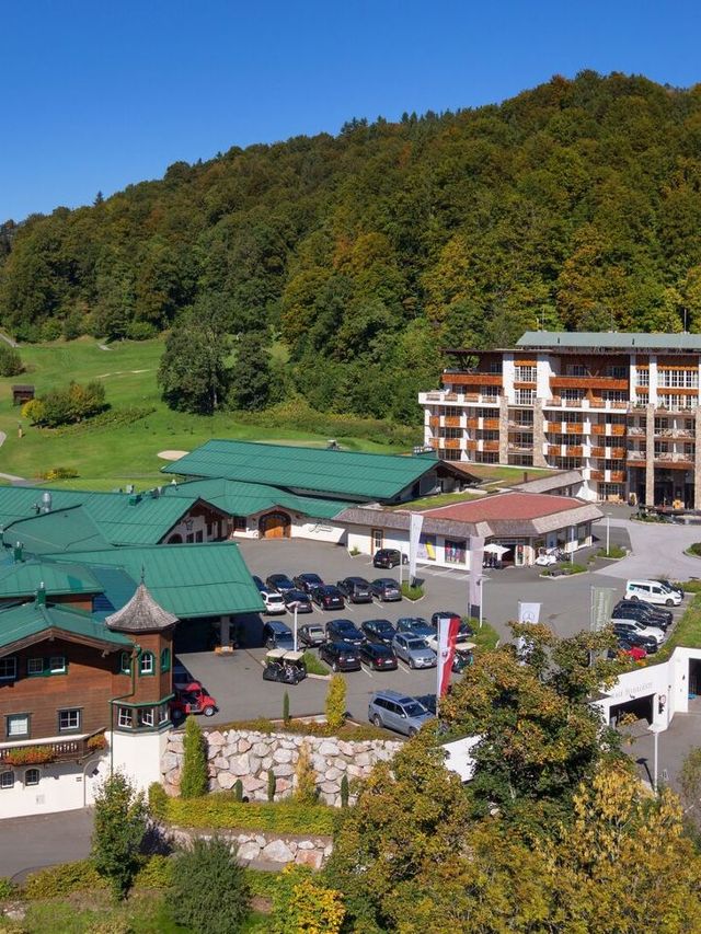 🏔️ Kitzbühel's Cozy Luxury: Grand Tirolia Revealed! 🛎️