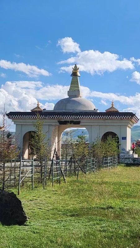一起看寧瑪寺已載入世界最大的《大藏經》轉經筒