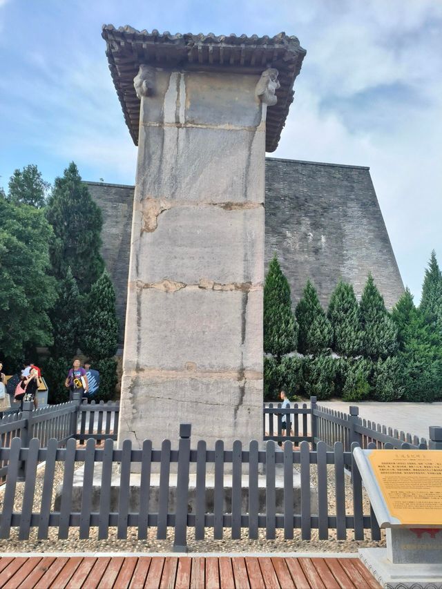 西安旅遊不要錯過武則天的陵墓——乾陵。
