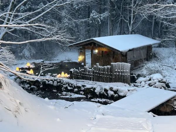 Achieving the Goal of Soaking in an Outdoor Hot Spring Amidst Heavy Snow - Akita Kaniyu Onsen