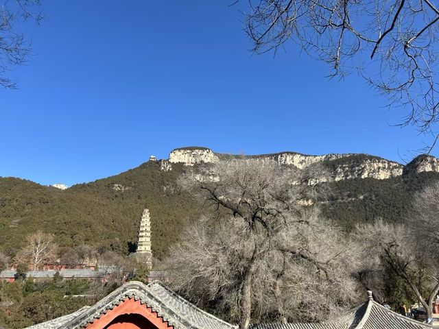 深冬的濟南靈岩寺常來靈岩，事事靈驗