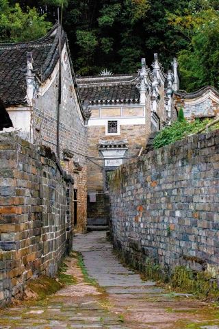 Can you believe it? This isn't Huizhou, but a hundred-year-old Huizhou-style village in Hunan!