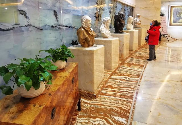 奧加美術館，迷宮中的藝術品