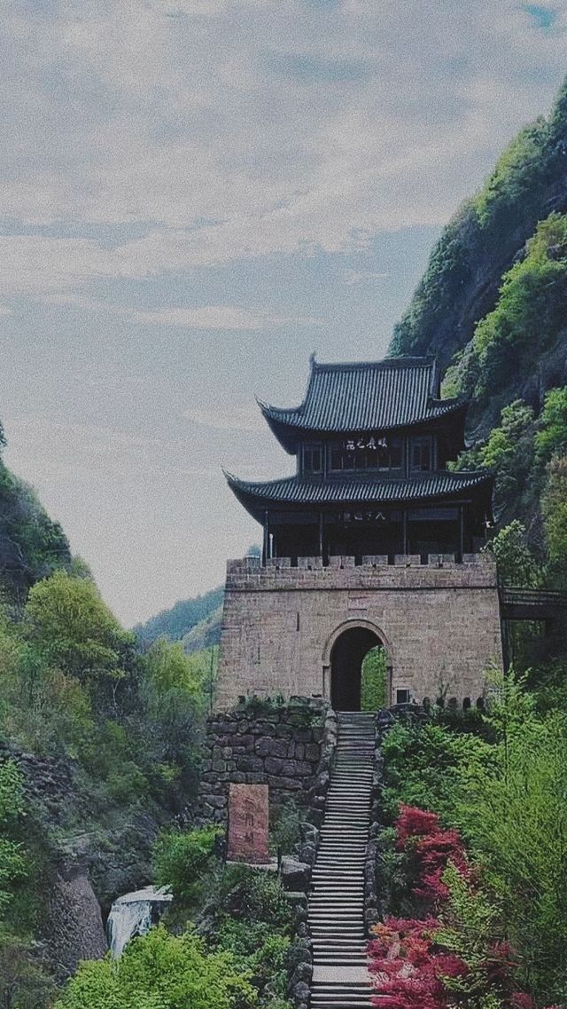 《春節劍門行：勇闖雄關，無畏險阻》