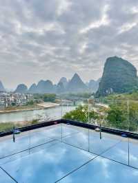 陽朔｜入住這裡打開窗簾就能看到漓江和山景！
