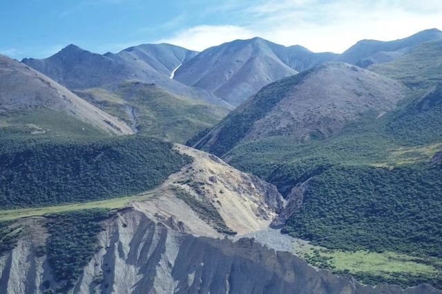 穿越廣袤西北大地 遊走無垠畫卷之中
