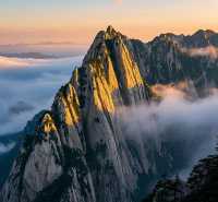【華山極限挑戰：夜爬險峰與雲海日出的靈魂對話】