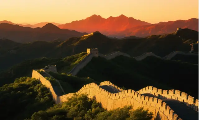 承德・金山嶺長城｜まだ手つかずの野生的な巨大な龍の背骨の上で