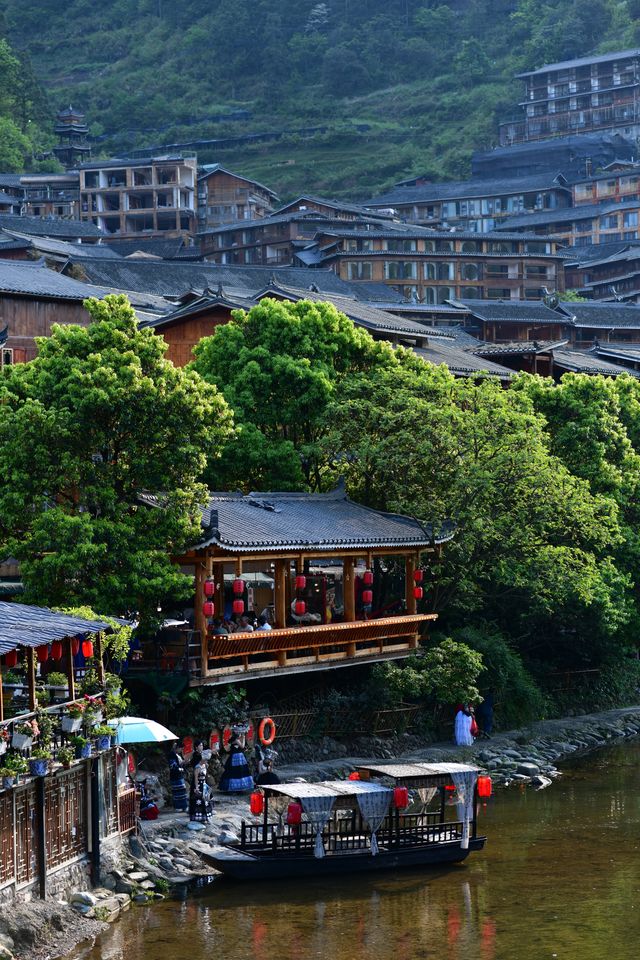 影啊影，喺苗寨扮個少數民族阿妹