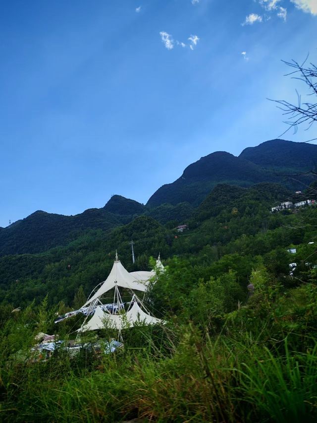 ## 逃離40℃！貴州六盤水親子避暑秘境，19℃嘅夏天太犯規啦！  熱浪灼人？冷氣房困獸？今個夏天