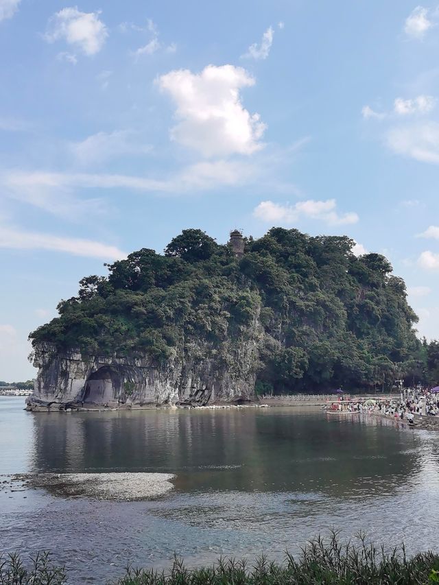 踏入桂林象鼻山景區，恍如誤闖入大自然精心雕琢嘅夢境。