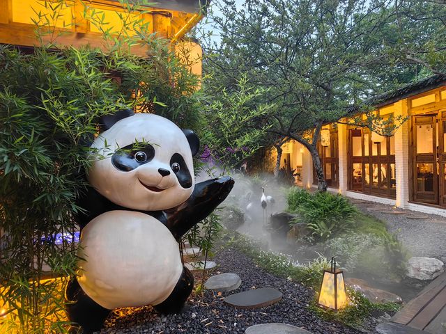 成都神仙火鍋店！藏喺市中心嘅江南小院荷塘火鍋影相一流！