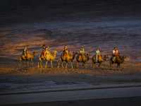 鳴沙山月牙泉冬春遊，大漠乘駝體驗絲路風情