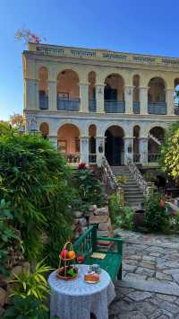 與百年洋房、睡蓮與日落共鳴