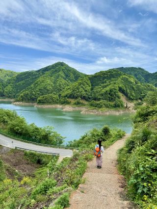 Beginner-friendly! A hidden gem for hiking around a forest lake.