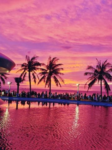 絶美な夕焼け警報！この海口のピンク紫のロマンチックをぜひ受け取って