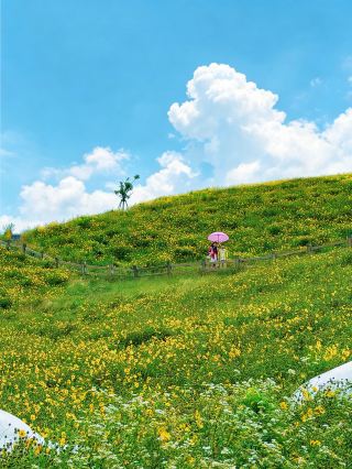 Summer in the mountains of Anji: A fantastic way to escape the heat and enjoy water activities in the clouds.