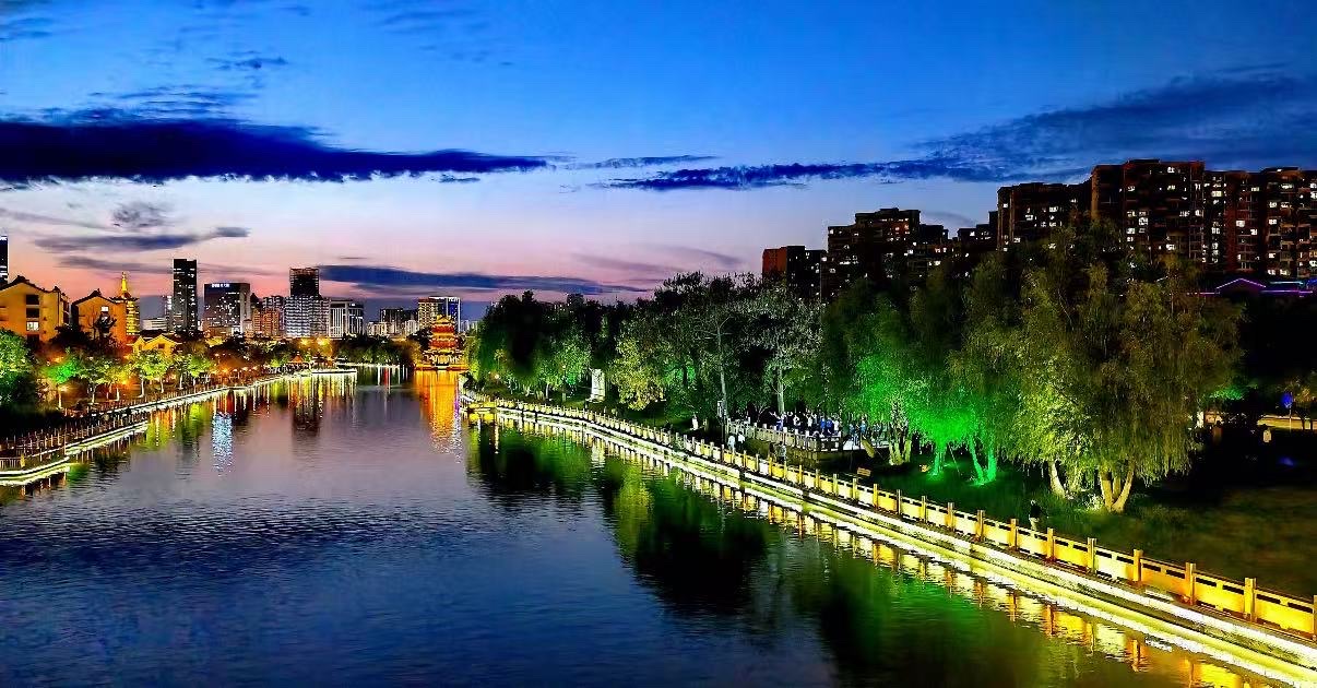 Huai'an Trip | Thrills on the Fantawild roller coaster, a night cruise on the Grand Canal, and dinner at Qianxiadian