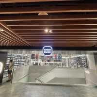 Mandarin Gallery - a more upscale shopping ma