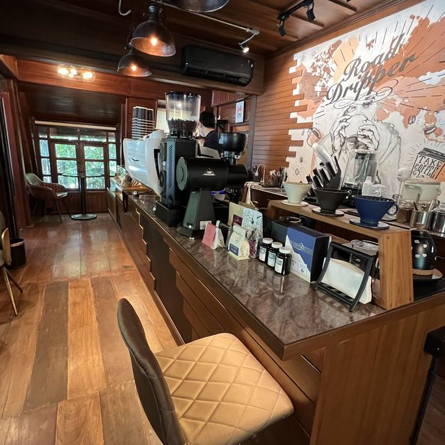 Road Dripper ร้านกาแฟเล็กๆ รสชาตดี ชาเขียวอร่อย