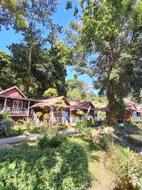 Awesome piece of quiet sunny paradise!