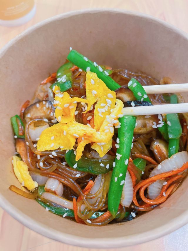 呢間「小熊貓」食物種類都幾多,而且出餐又快,抵讚~價錢又親民,無論堂食外賣都係一個唔錯既選擇~ 呢間「小熊貓」食物種類都幾多,而且出餐又快,抵讚~價錢又親民,無論堂食外賣都係一個唔錯既選擇~