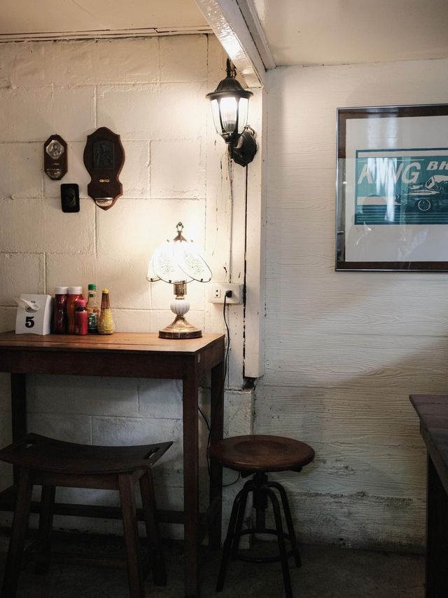 ใต้ถุนบ้าน 带福办 ร้านอาหารเล็กๆสไตล์โฮมมี่