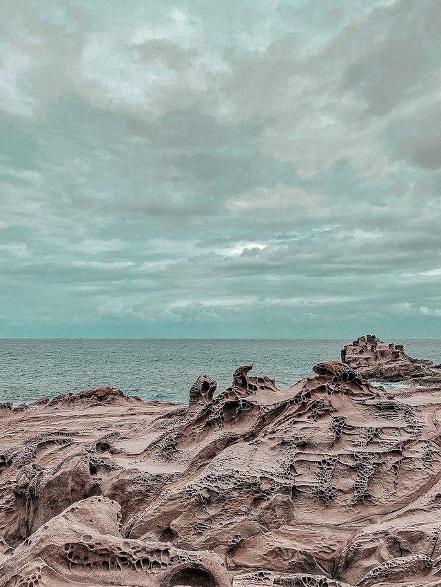 墾丁海水浴場賞奇怪石頭🪨