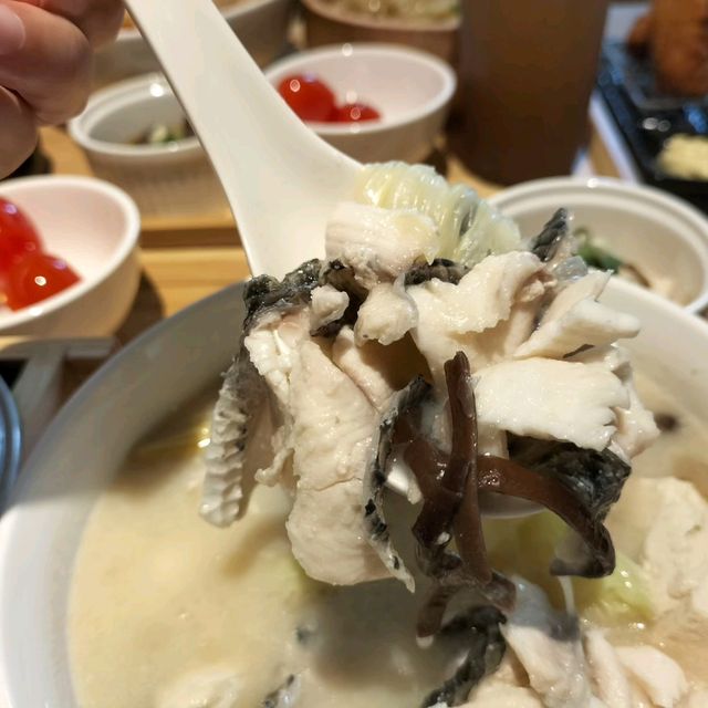 新莊赤初中華拉麵 小菜吃到飽