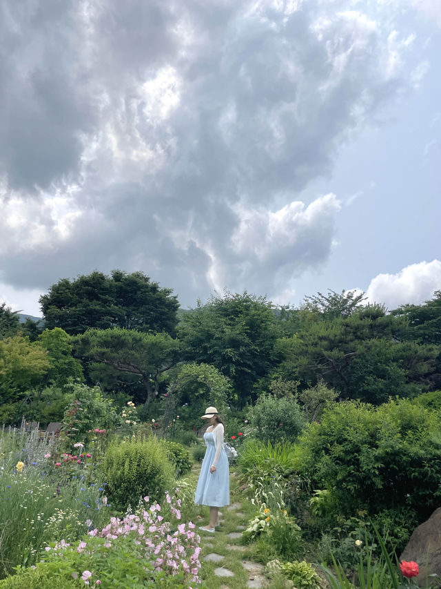 유럽산장같은 초록색지붕 우드하우스와 꽃밭정원 🏡