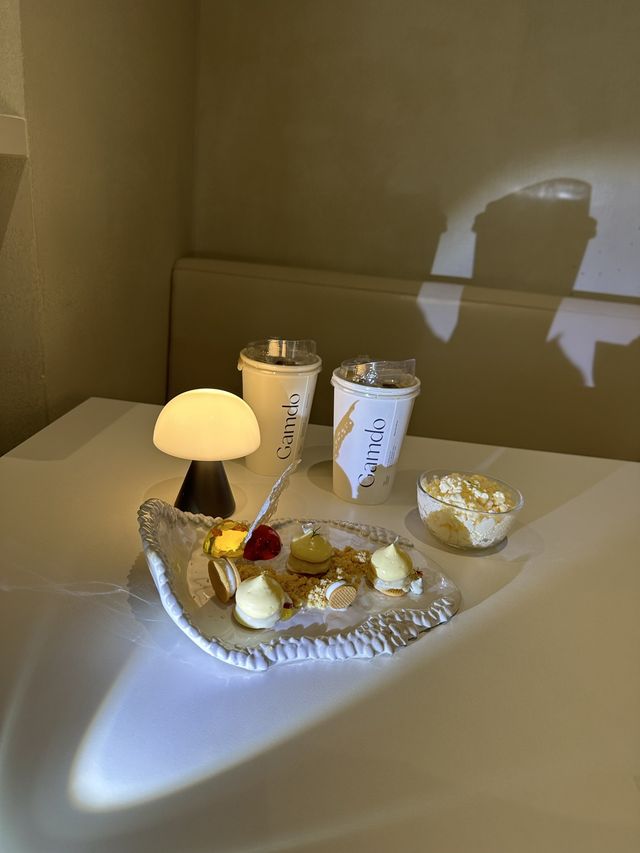ソウル: 影や光を楽しみながら食べるデザート！？