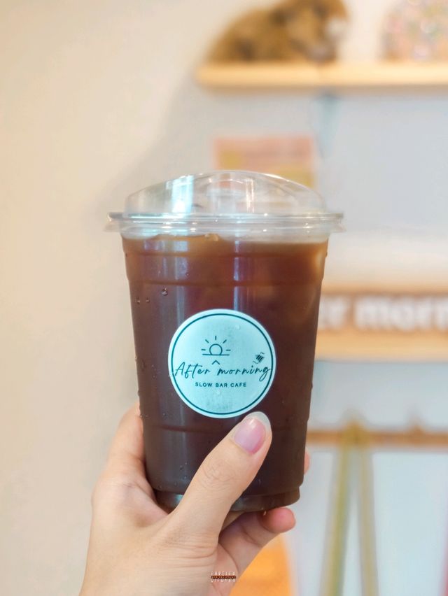 คาเฟ่มินิมอลมินิใจน่ารักอบอุ่น
