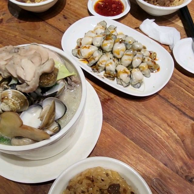 台北 連五年米其林必比登推薦 平價台式美食天花板？ 雙月食品社