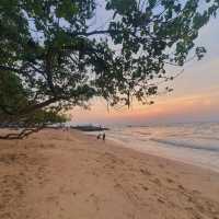 ชมพระอาทิตย์ตกที่หาดลับพัทยา