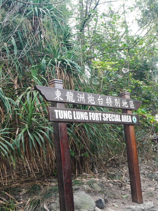 【景色十分優美的四面環海島嶼】