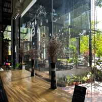 Made in BLUE cafe & bistro คาเฟ่สไตล์ธรรมชาติ