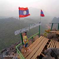 จุดชมวิว "ผาหนามไซ" ผาวัดใจแห่งวังเวียง