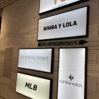 Mandarin Gallery - a more upscale shopping ma
