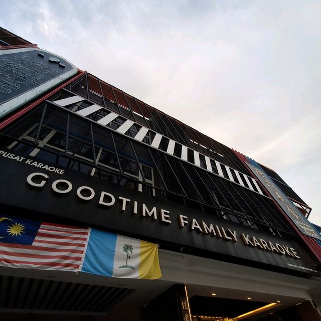 🎤 Goodtime Family Karaoke: Fun Times!