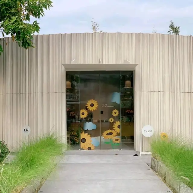 found cafe นวลจันทร์