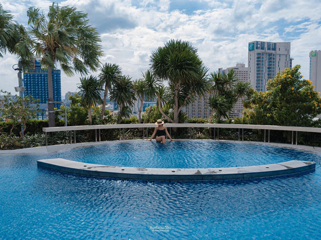 โรงแรมสุดหรูใจกลางพัทยา วิวสุดปังเห็นทะเลทุกห้อง