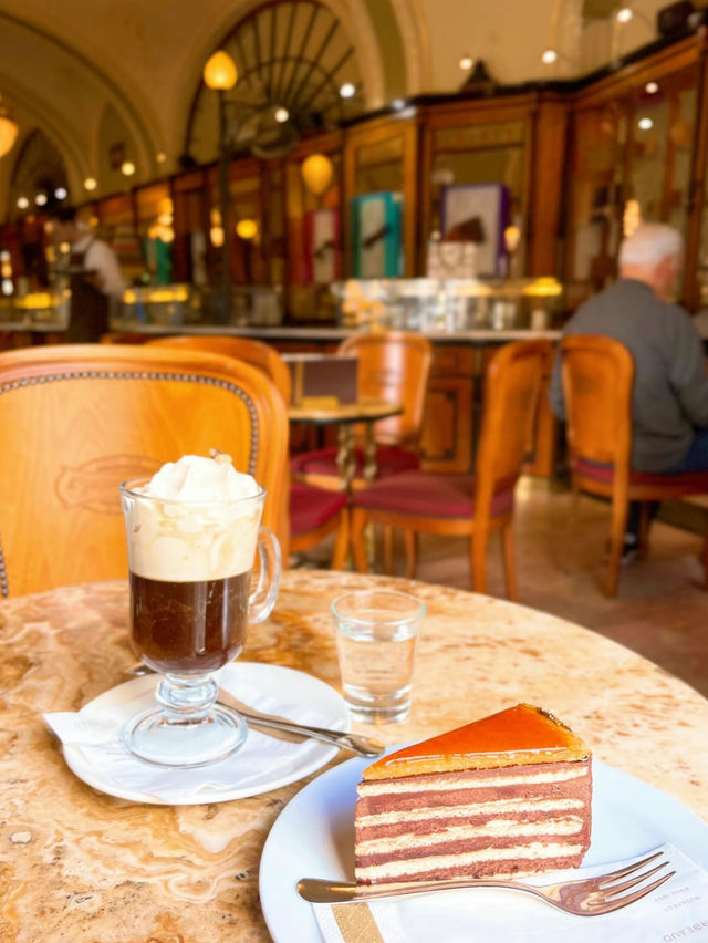 【ブダペスト🇭🇺】1858年創業！皇妃エリザベートが愛した夢みたいにかわいい老舗カフェ👸🍰🫖