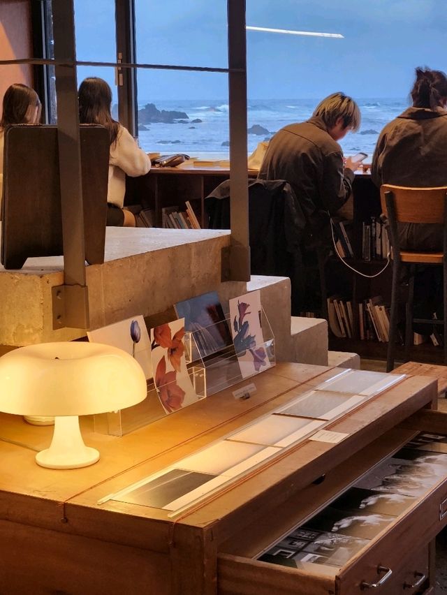 [제주] 비오는날 가만히 앉아 바라보는 바다 뷰 카페 "슬로보트"